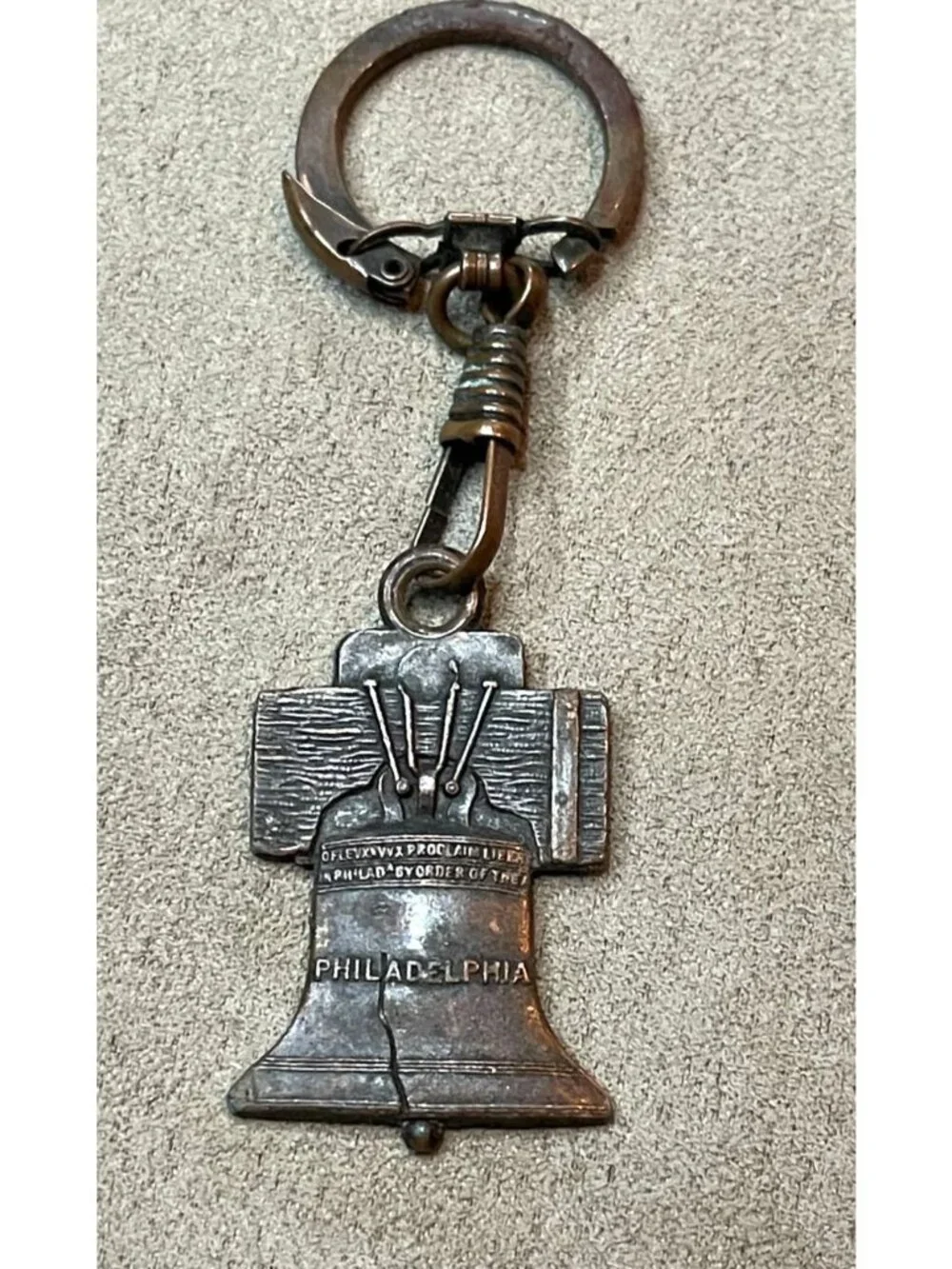 Vintage 70s Philadelphia Liberty Bell Metal Keychain US Bicentennial Souvenir